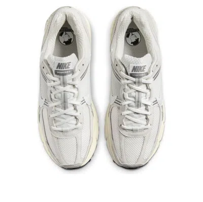 Nike Air Zoom Vomero 5 Sneakers In White And Gray