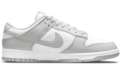 Nike Dunk Low Se Basketball Sneaker In White