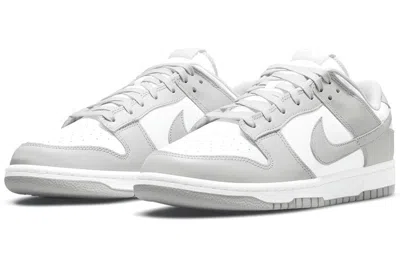 Nike Dunk Low Se Basketball Sneaker In White