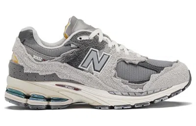 New Balance Layered Mesh And Suede Sneakers With Retro Aesthetic In Gray