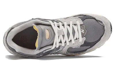 New Balance Layered Mesh And Suede Sneakers With Retro Aesthetic In Gray