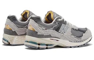 New Balance Layered Mesh And Suede Sneakers With Retro Aesthetic In Gray