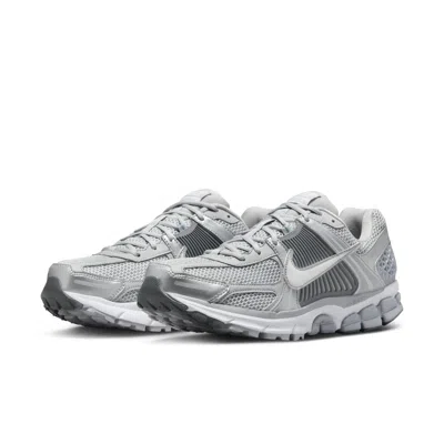 Nike Zoom Vomero 5 Suede Sneakers In Light Gray And White In Grey