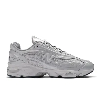 New Balance Round Toe Grey Mesh Sneakers With Textured Rubber Sole