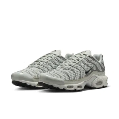 Nike Air Max Plus Sneaker In Gray