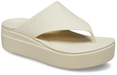 Crocs Brooklyn Flip In Neutral