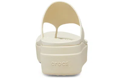 Crocs Brooklyn Flip In Neutral