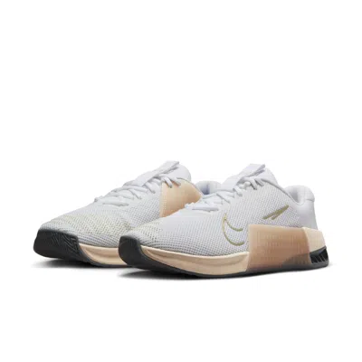 Nike (wmns)  Metcon 9 'white Metallic Gold Grain' In Gray