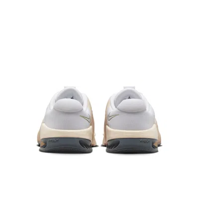 Nike (wmns)  Metcon 9 'white Metallic Gold Grain' In Gray