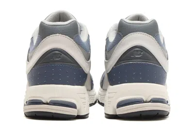 New Balance Men's 2002r