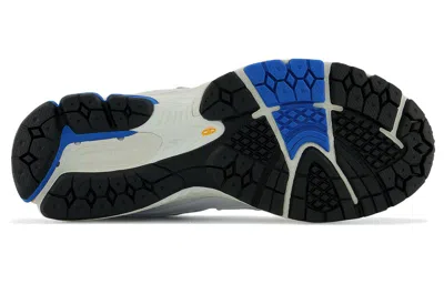 New Balance Men's 2002r