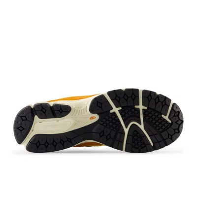 New Balance Unisex 2002r