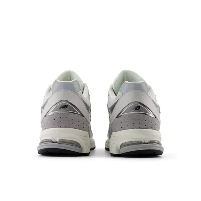 New Balance Men's 2002r