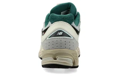 New Balance Men's 2002r