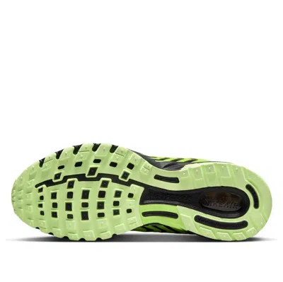 Nike Air Pegasus 2k5 Sneaker In Green