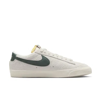 Nike Women's Blazer Low '77 Vintage Shoes In White