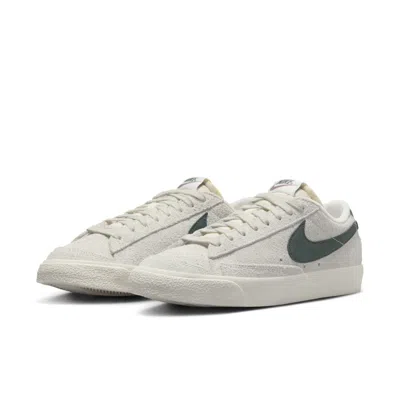 Nike Women's Blazer Low '77 Vintage Shoes In White