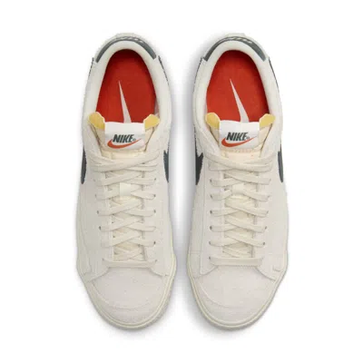 Nike Women's Blazer Low '77 Vintage Shoes In White