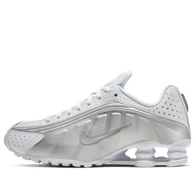 Nike Wave Effect Low Top Sneakers In White Metallic Silver