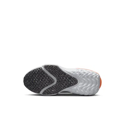 Nike (ps)  Run Flow 'photon Dust Purple Pulse' In Gray