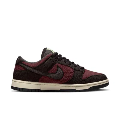 Nike Dunk Low Sneakers