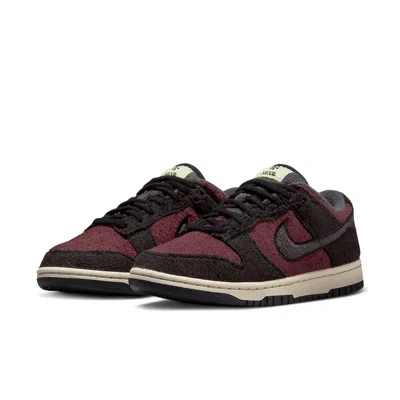 Nike Dunk Low Sneakers