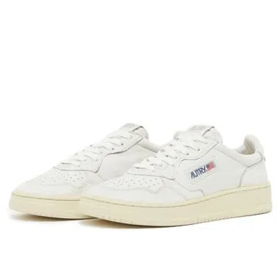 Autry Medalist Low Leather Sneakers In Black