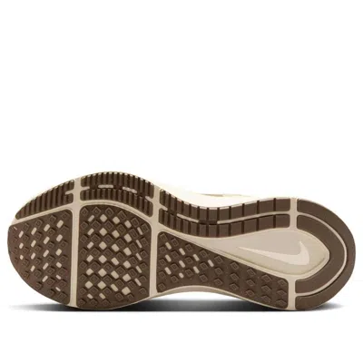 Nike (wmns)  Structure 25 'sail Magic Ember Mink Brown' In Multi