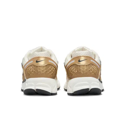 Nike Zoom Vomero 5 Sneaker In Gold