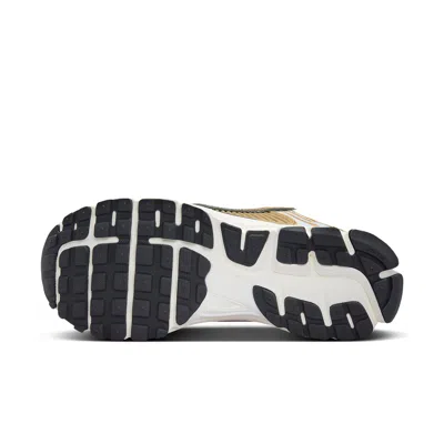 Nike Zoom Vomero 5 Sneaker In Gold