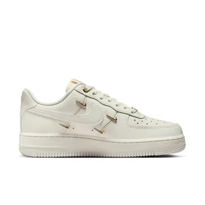 Nike (wmns)  Air Force 1 Low 'white Mini Gold Swooshes' In White