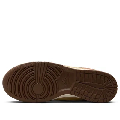 Nike Dunk Low Se Basketball Sneaker In Brown