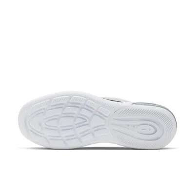 Nike (wmns)  Air Max Axis 'white Black' In Gray