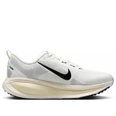Nike Vomero 18 Running Shoe