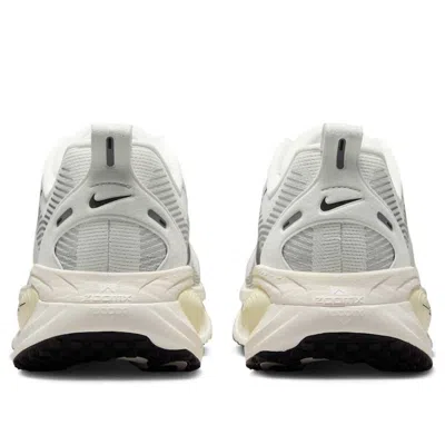 Nike Vomero 18 Running Shoe