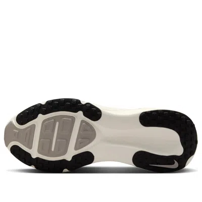 Nike Vomero 18 Running Shoe