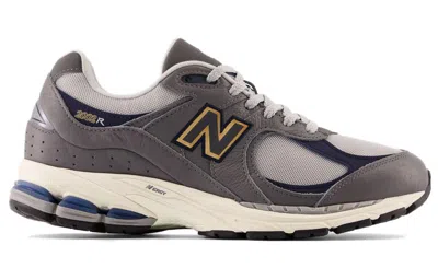 New Balance Men's 2002r