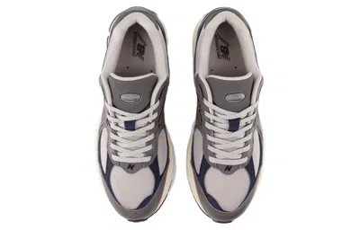 New Balance Men's 2002r