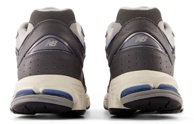 New Balance Men's 2002r