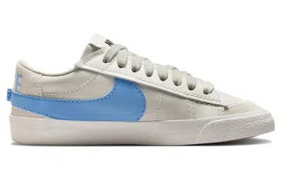 Nike Women's Low Shoe W Blazer Low 77 Jumbo Light Bone/university Blue/phantom In White