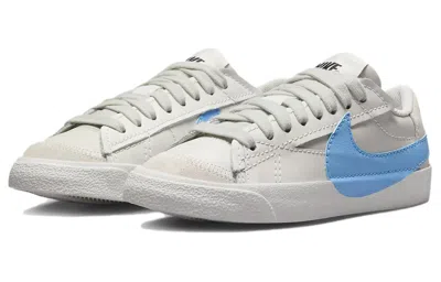 Nike Women's Low Shoe W Blazer Low 77 Jumbo Light Bone/university Blue/phantom In White