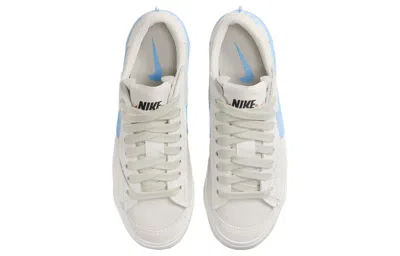 Nike Women's Low Shoe W Blazer Low 77 Jumbo Light Bone/university Blue/phantom In White