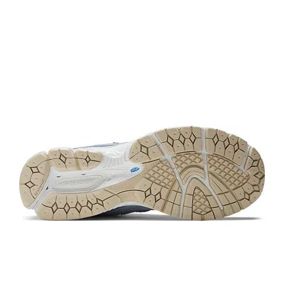 New Balance Mens  2002r