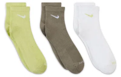 Nike Unisex Plus Lightweight Ankle Breathable Train Socks 3 Pairs Multicolor Multi-color