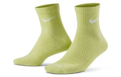 Nike Unisex Plus Lightweight Ankle Breathable Train Socks 3 Pairs Multicolor Multi-color