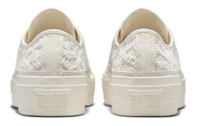 Converse (wmns)  Chuck Taylor All Star Lift Platform Low 'daisy Cord'