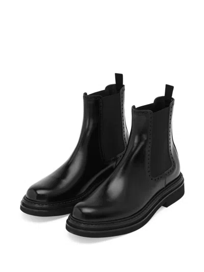 Dolce & Gabbana Round Head Boots In Black