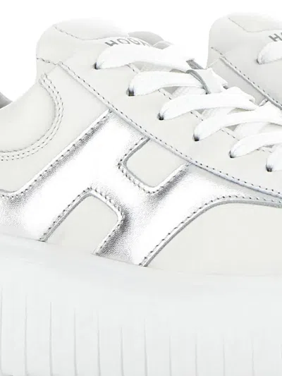 Hogan White Sneakers With Smooth Upper And Metallic Accent In White
