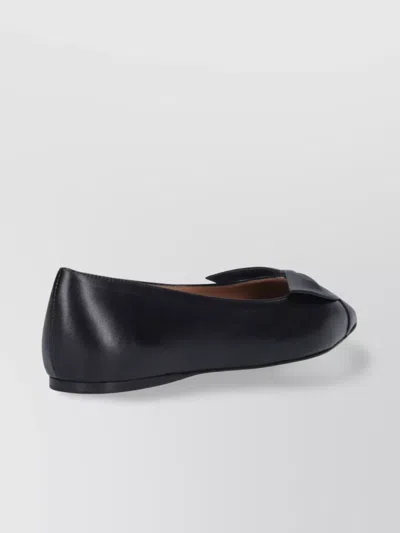 Ferragamo Bow Pointed Toe Flat Ballerina Shoes In Black