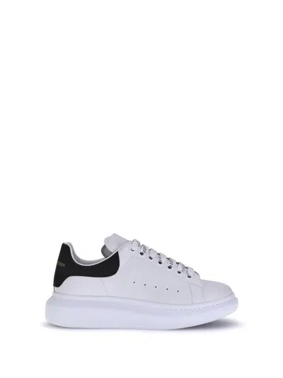 Alexander Mcqueen White And Black Low-top Sneakers With Chunky Sole And Contrasting Heel Tab In Leather Man In White
